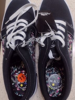 Maui and Sons Tennis Shoes